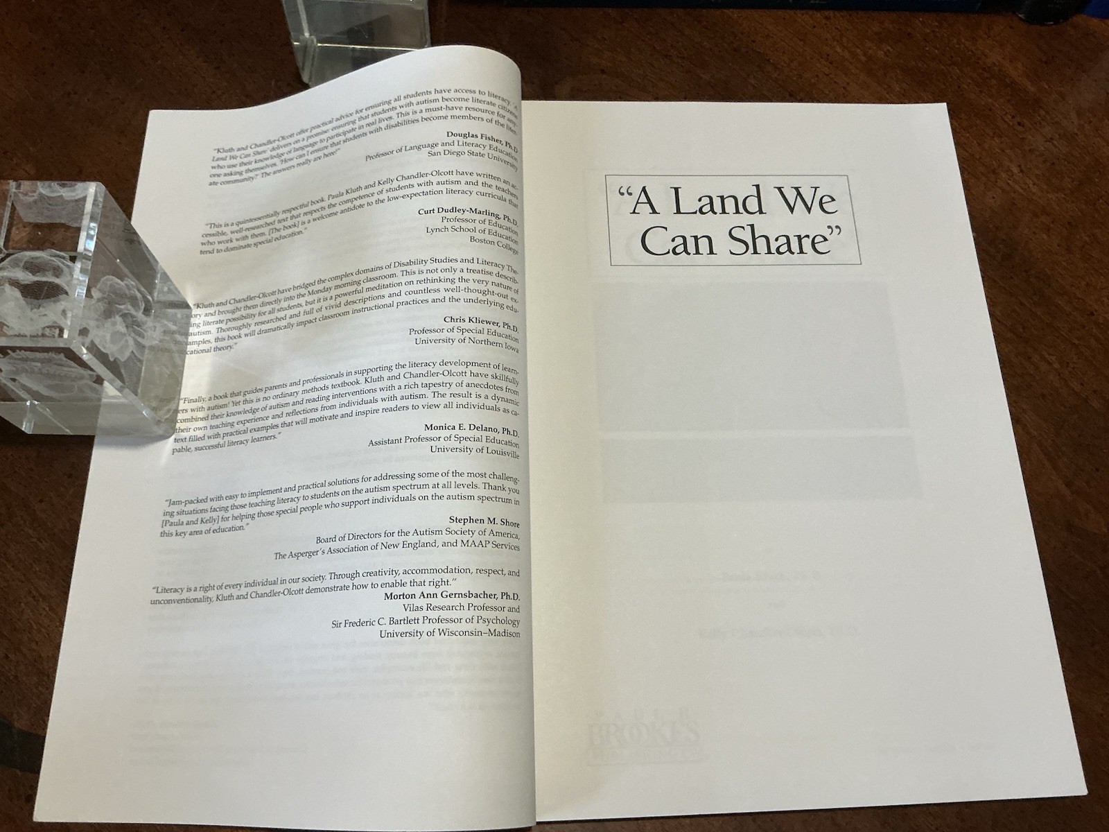 A Land We Can Share : Teaching Literacy to Students with Autism, Paula Kluth PB