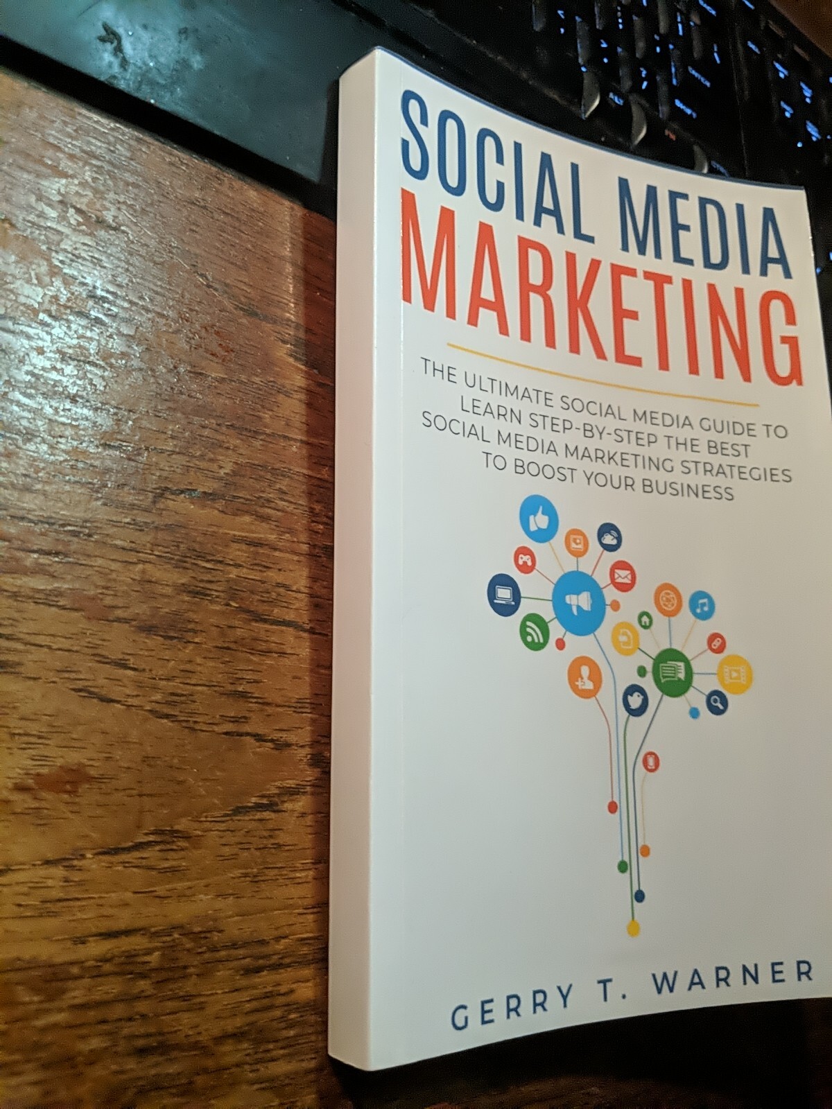 SOCIAL MEDIA MARKETING: ULTIMATE GUIDE TO LEARN *Pristine Cond* Gerry T. Warner