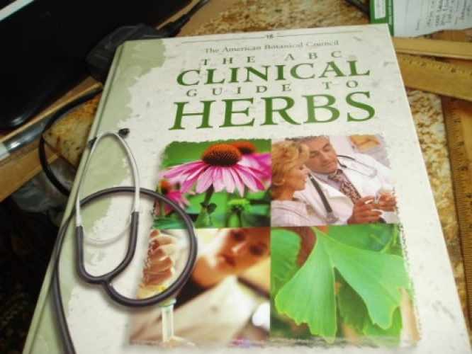 The ABC Clinical Guide to Herbs – Hardcover, by Blumenthal Mark – Very Good