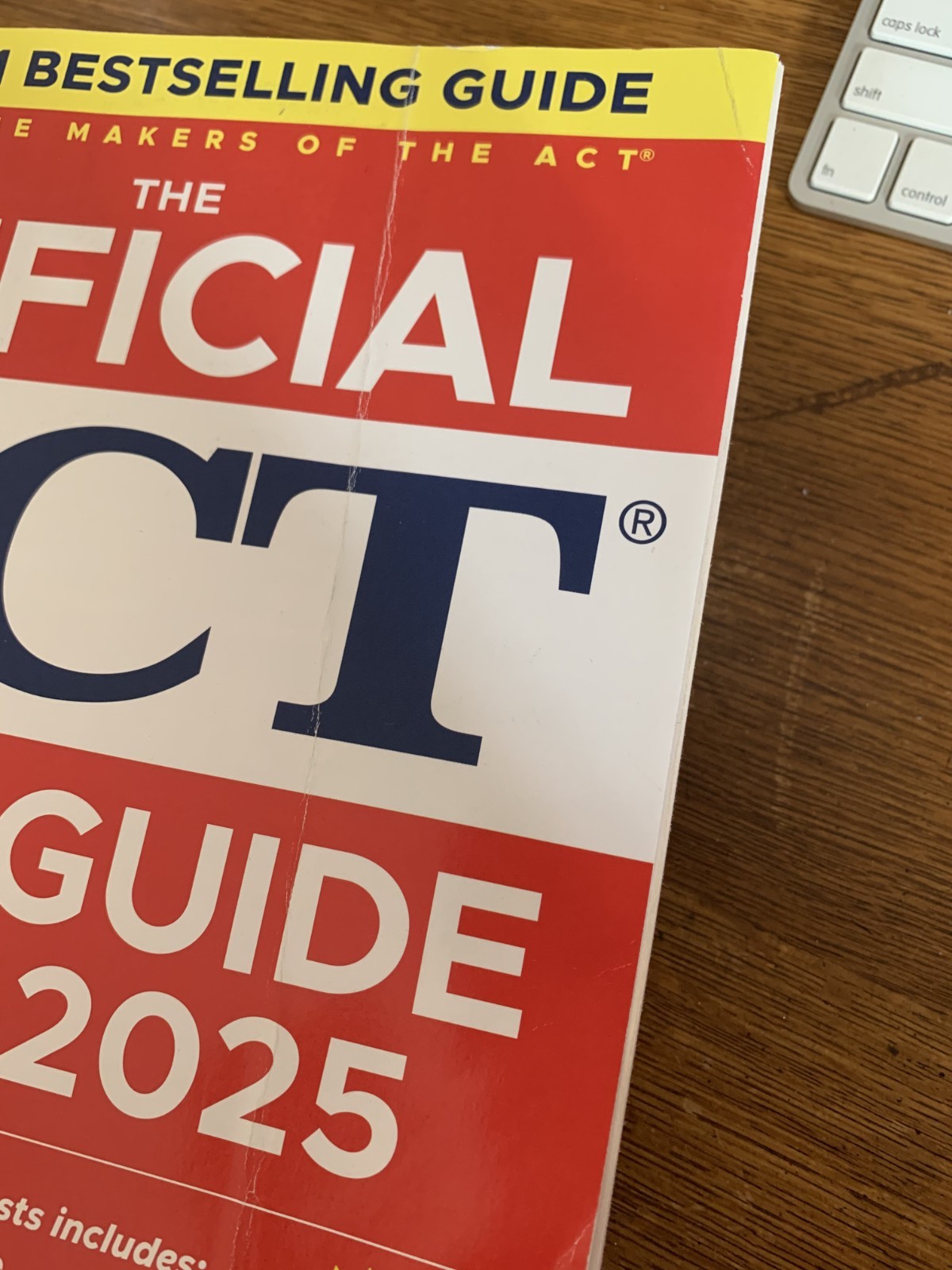 The Official ACT Prep Guide 2024-2025 – Paperback – GOOD no writing