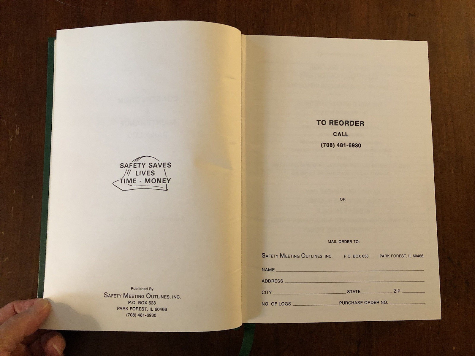 Construction and Maintenance Daily Log (7 x 10) by Safety Meeting Outlines NEW