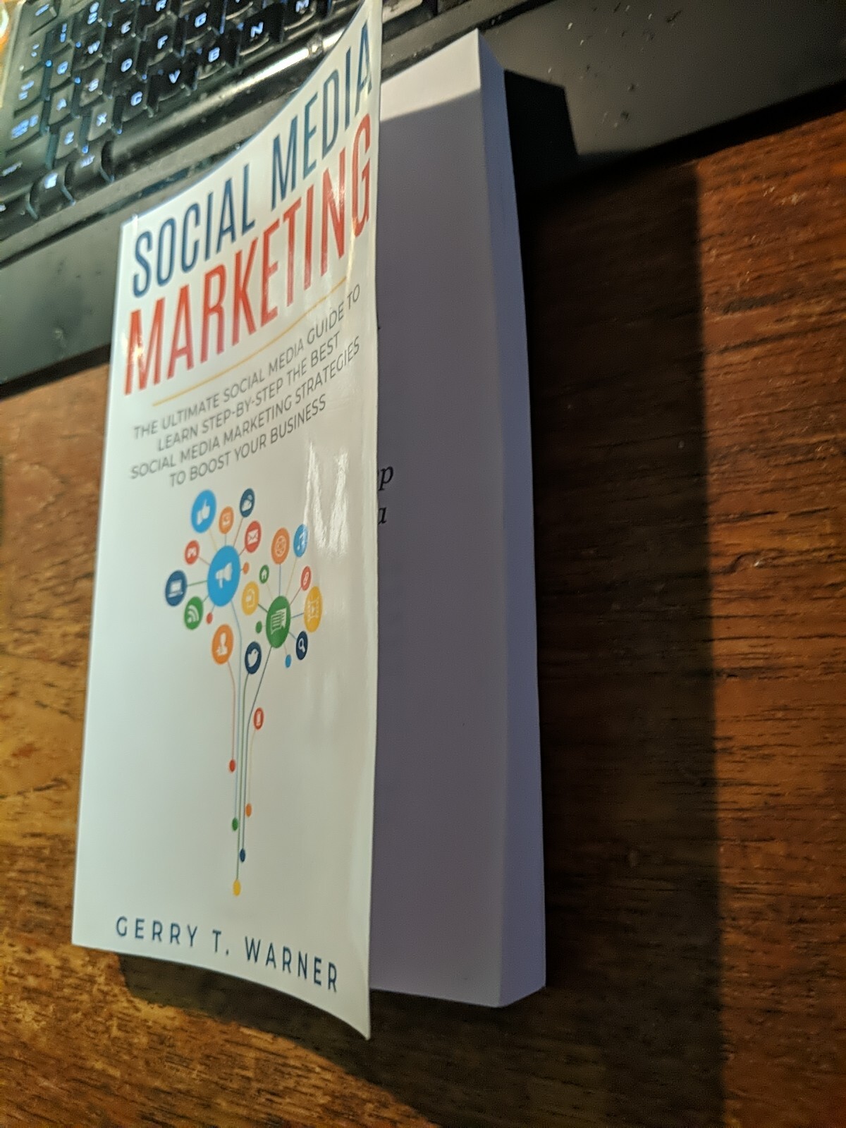 SOCIAL MEDIA MARKETING: ULTIMATE GUIDE TO LEARN *Pristine Cond* Gerry T. Warner