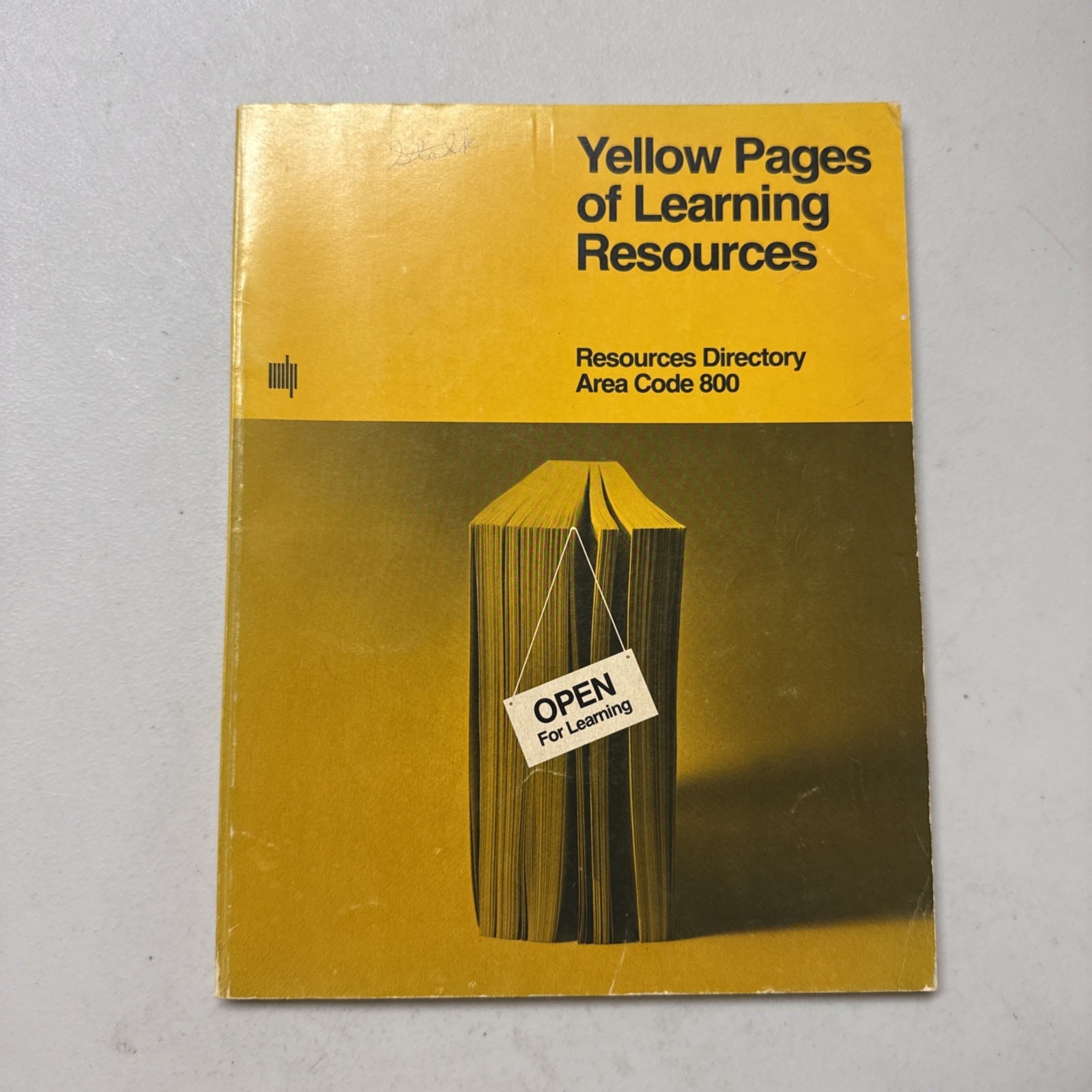 Yellow Pages of Learning Resources Soft Cover Area Code 800 1972 Vtg-B7