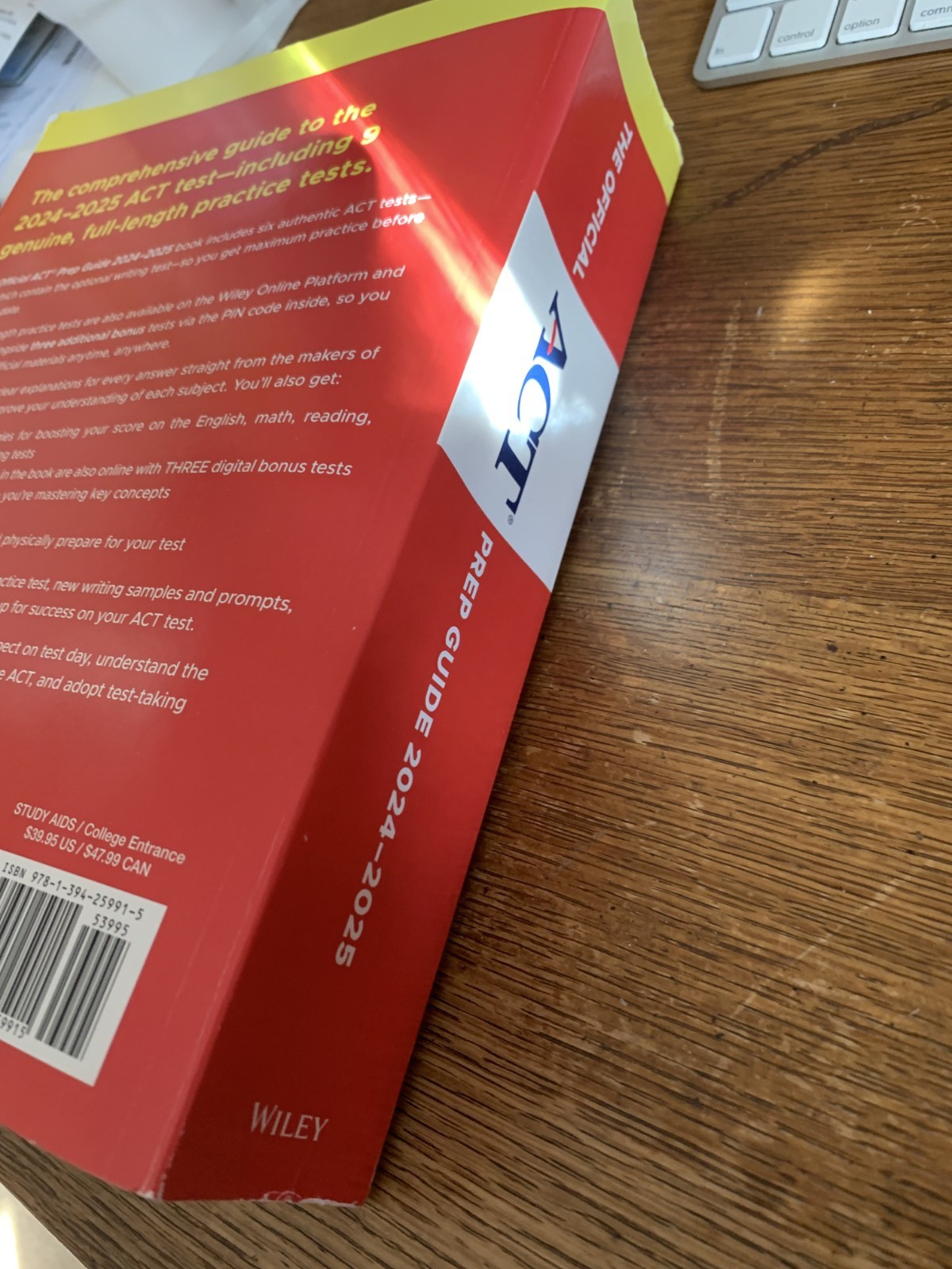 The Official ACT Prep Guide 2024-2025 – Paperback – GOOD no writing