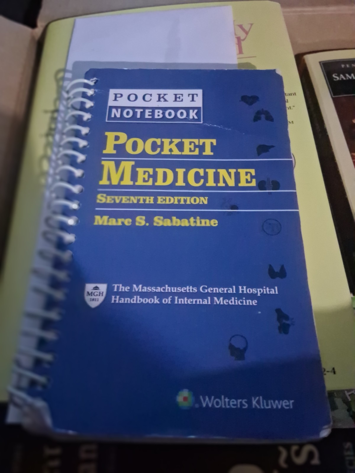 Pocket Medicine: The Massachusetts General Hospital Handbook by Marc S Sabatine