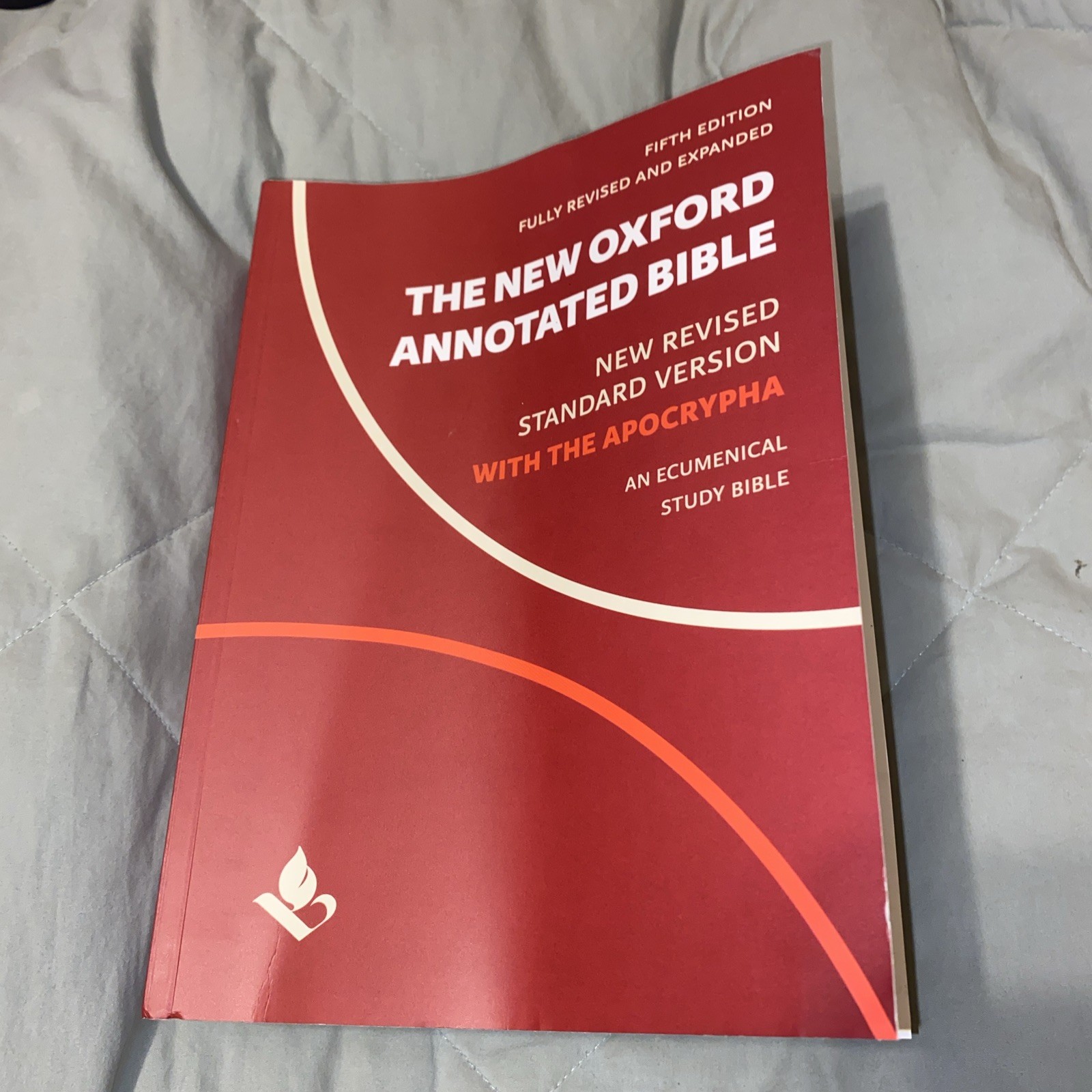 The New Oxford Annotated Bible with Apocrypha: New Revised Standard – GOOD