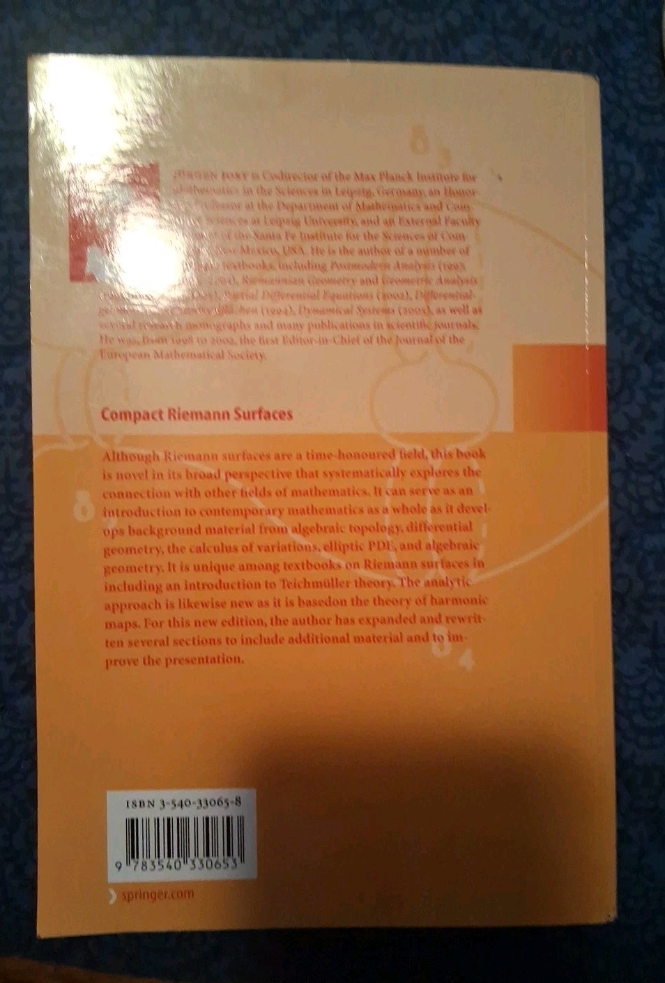 Compact Riemann Surfaces: An Introduction to Contemporary Mathematics (Unive…
