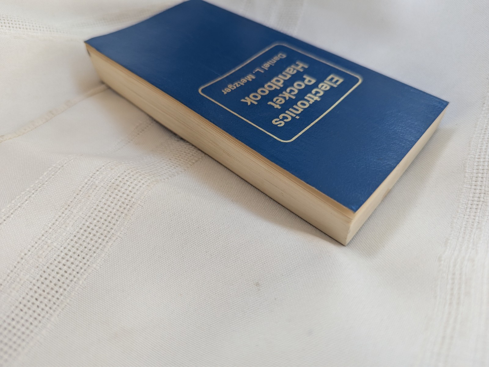 Lot 2 Electronic Pocket Book & Vest Reference Book Metzger & Thomas 1982 1969