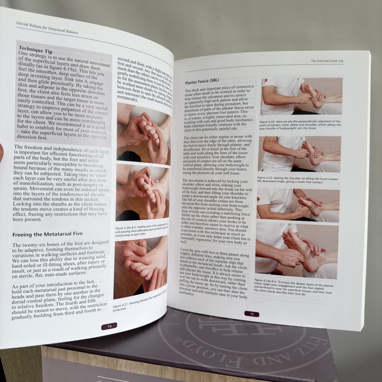 Softcover color book «Fascial Release for Structural Balance» T. Myers J. Earls