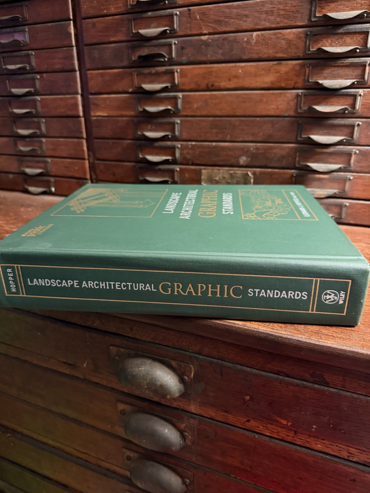 Landscape Architectural Graphic Standards, Hardcover by Leonard J.Hopper NM Book