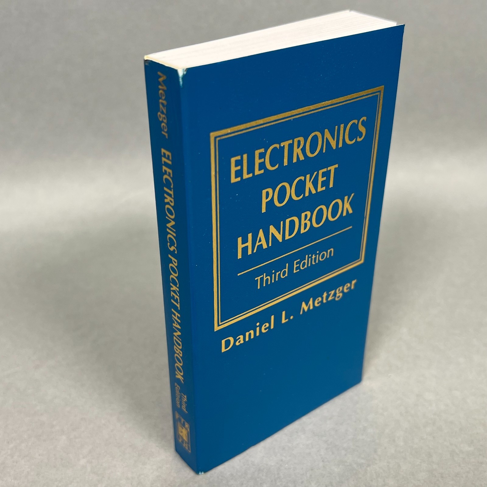 ELECTRONICS POCKET HANDBOOK Third Edition Daniel L. Metzger 1998 Nice Copy