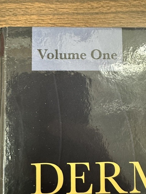 Dermatology 5th Edition VOLUME 1 ONLY Elsevier 9780702082269 w/ ACCESS CODE!